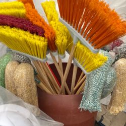Mops Brooms