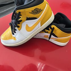 Air Jordan shoes size 9 1/2