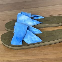 O'RAGEOUS Women’s blue and white tie dye Slip-On Sandals Size 7