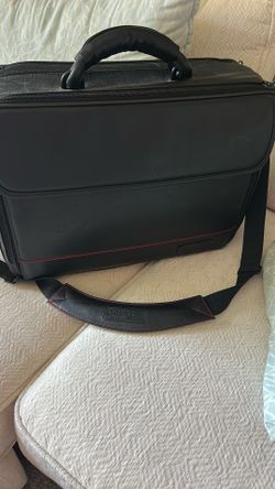 Laptop carrying case