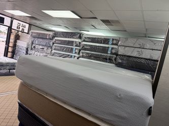 Queen mattress memory foam