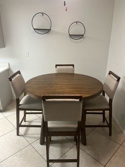 Dining room table and 4 chairs