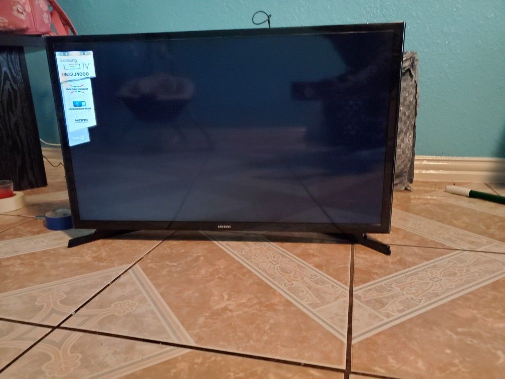 32" Samsung TV No Smart