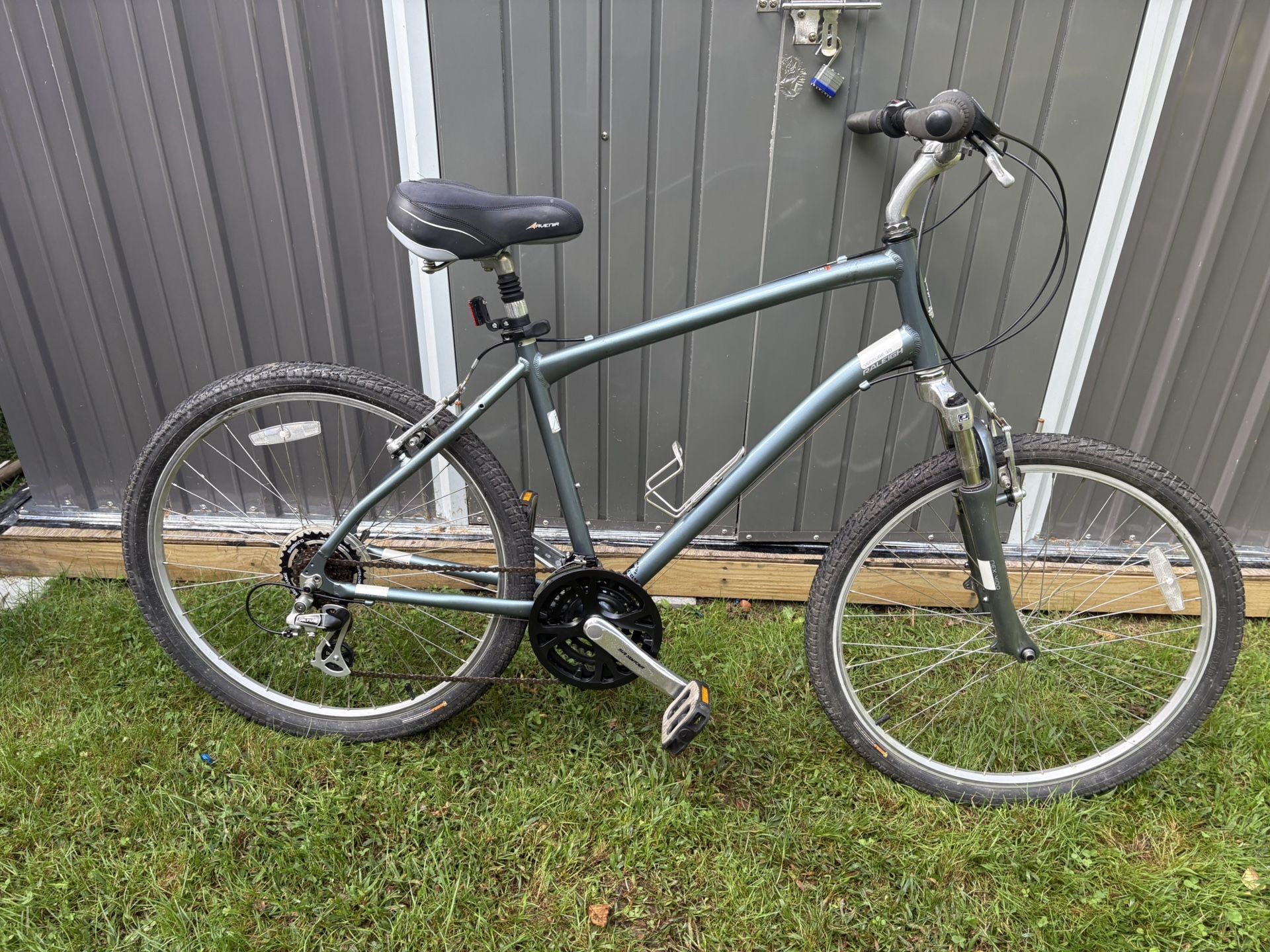 Raleigh Venture 3.0 Comfort Hybrid Bike