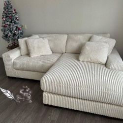 $10 Payment 👌 Hot Deal 🤝 Lindyn 2 Piece Sectional With Chaise 