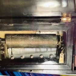 Antique Music Box 1800