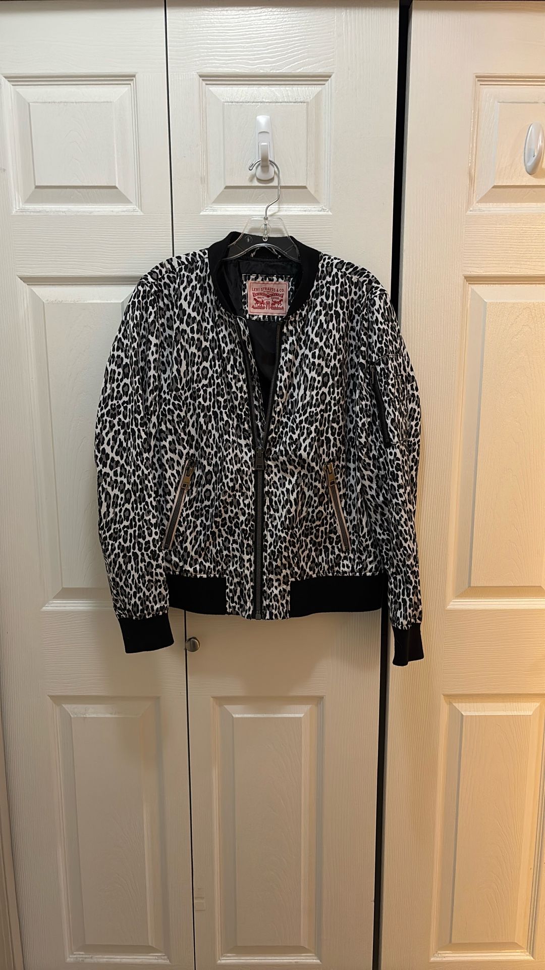Levi’s Leopard Bomber Jacket Size L