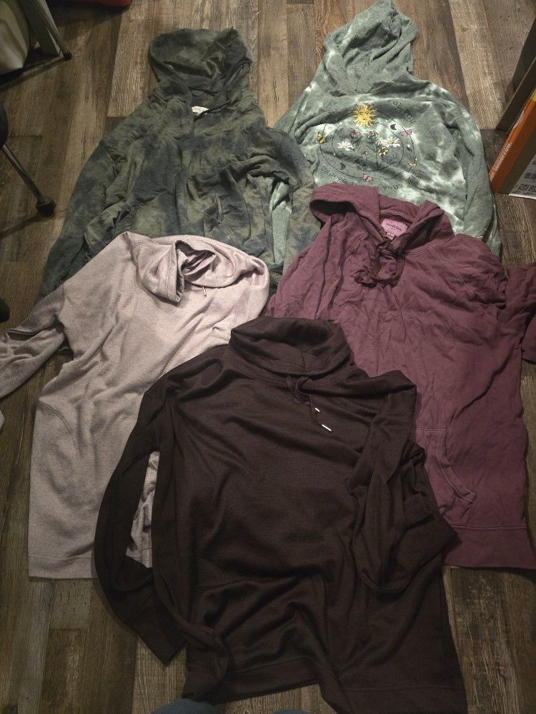 Womens Size Large Hoodie/Sweater Lot