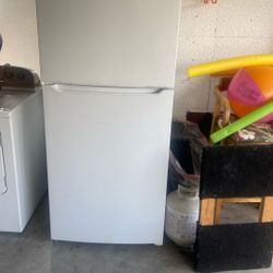 Frigidaire Refrigerator 