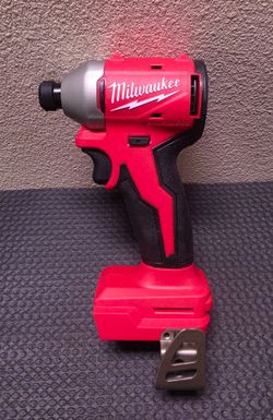 Milwaukee drill driver