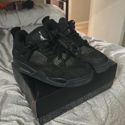 Black Cats 8.5 Jordan 4s (real)
