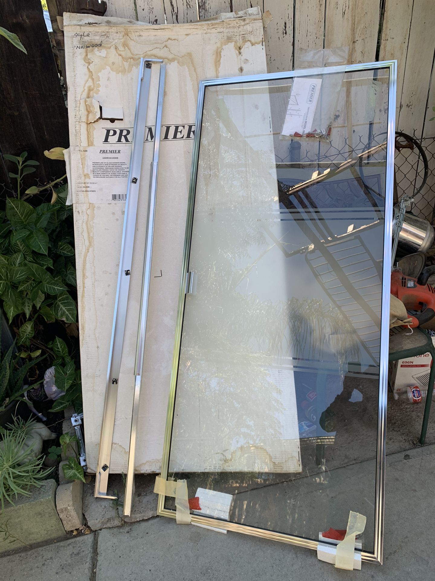 Shower door 29. 1/5 To 30. 3/8 Height 61. 1/5