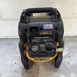 DEWALT 2.5 Gal. 140 psi Portable 20V Cordless Air Compressor with FLEXVOLT Advantage (Tool Only)