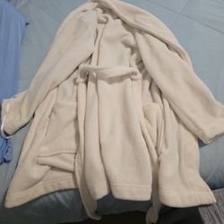 Medium White Fluffy Bathrobe