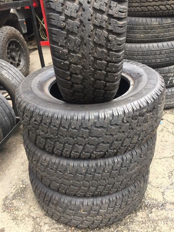 16 inch snow studded tires P235/70R16 SIGNET WINTER TRAX