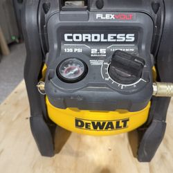 DEWALT 2.5 Gal Air Compressor