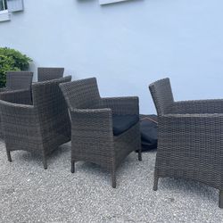Outdoor Wicker Patio chairs- Great Condition