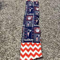 Women’s New England Patriots infinity scarf