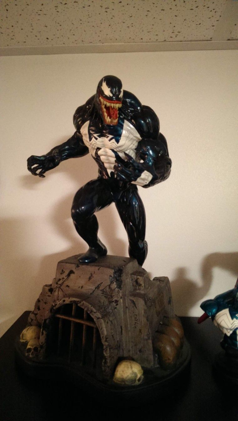 Venom Statue Bowen Designs