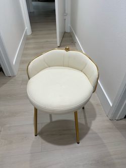 Vanity chair