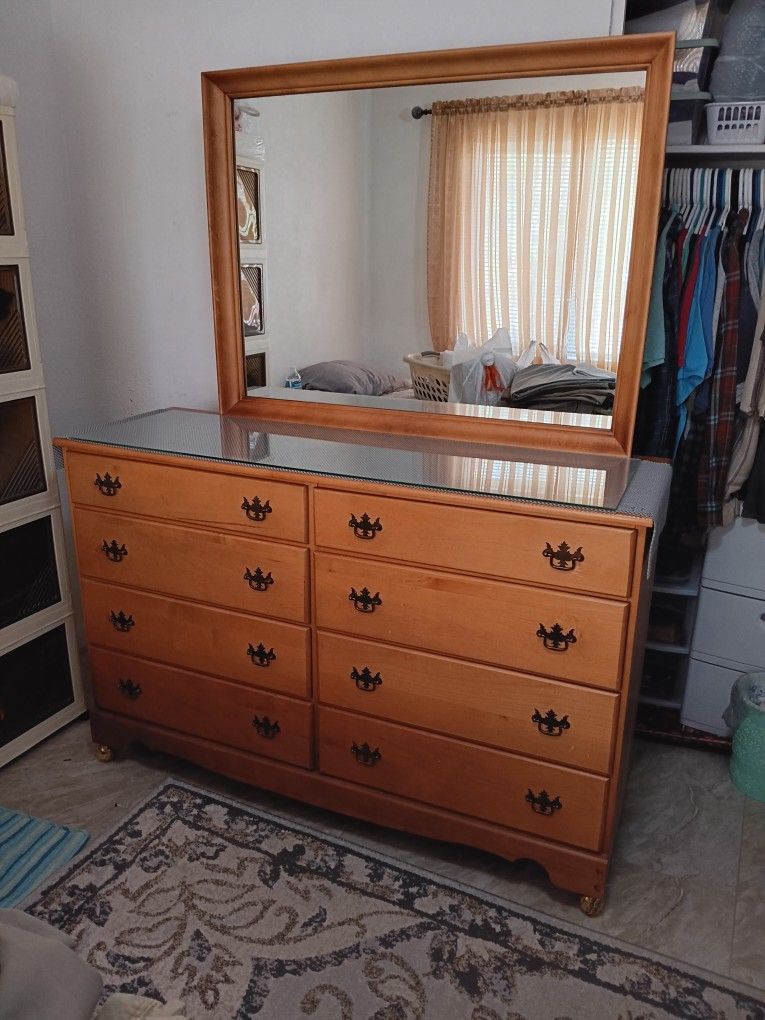 Nice Dresser In Drawers In Wood Dresser In Vanity Dresser In Beautiful Dresser With Mirror In Great Working Condition