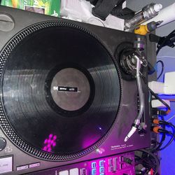 Pair Of Technics 1200 MK2 Turntables 