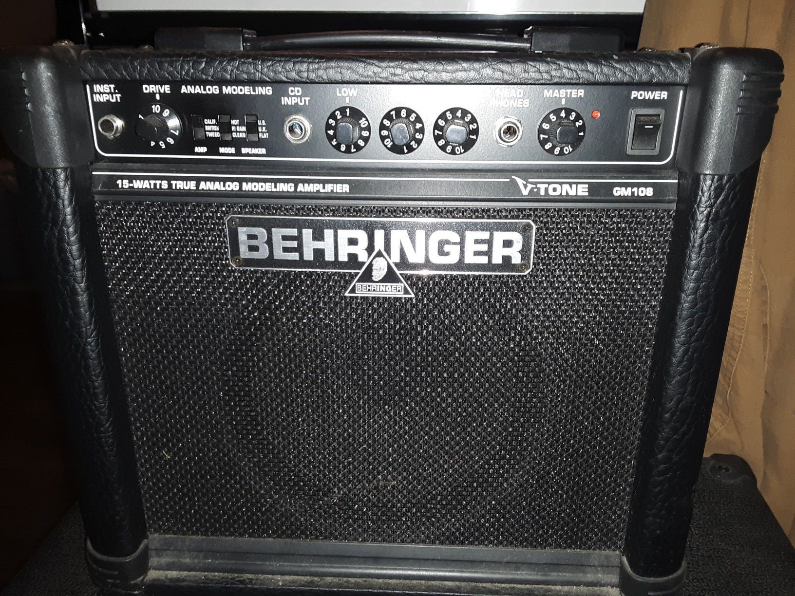 Behringer guitar amp