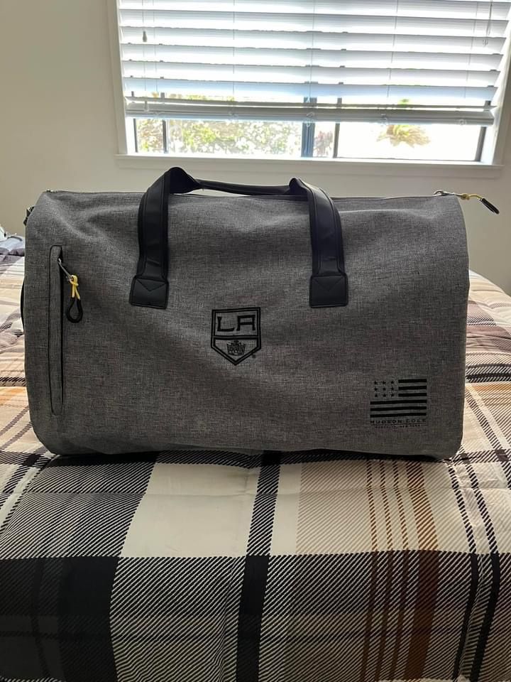 Rare Los Angeles Kings Garment Duffle Travel Bag