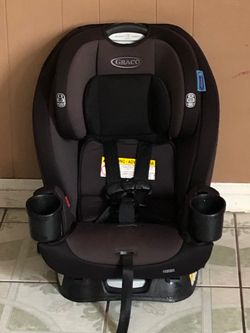 LIKE NEW GRACO SLIM FIT CONVERTIBLE CAR SEAT!!!!!