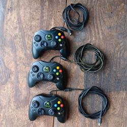 (3) XBOX CONTROLLERS LOT 