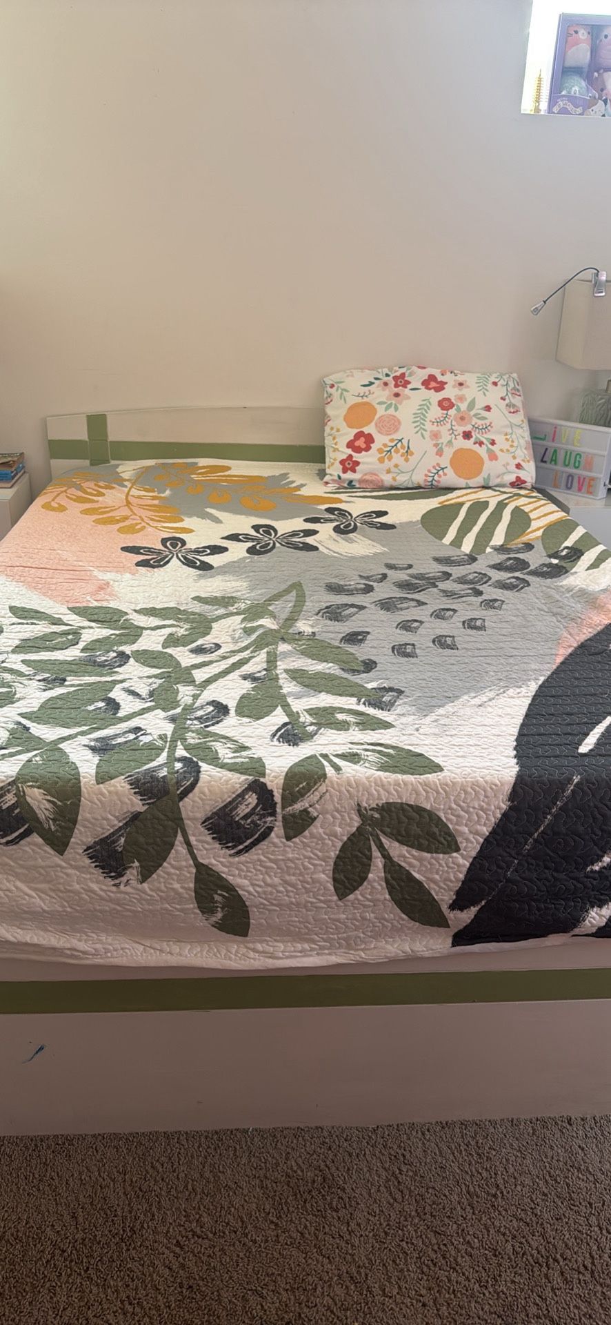 Queen Size Bed With Lots Of Storage