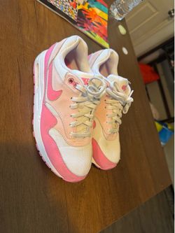 Girls Nike size 5 Y