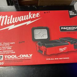 Milwaukee Packout Flood Light W USB Charging
