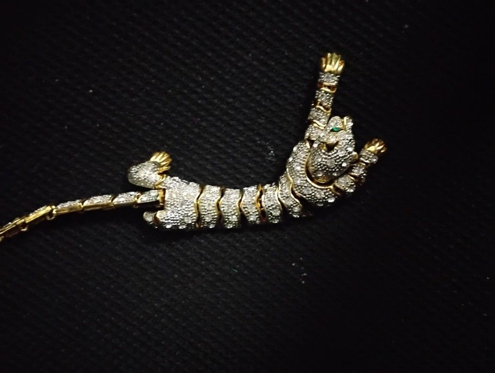 195.00
vintage costume jewelry rhinestone cat jaguar leopard panther bracelet gold tone green eyes articulated