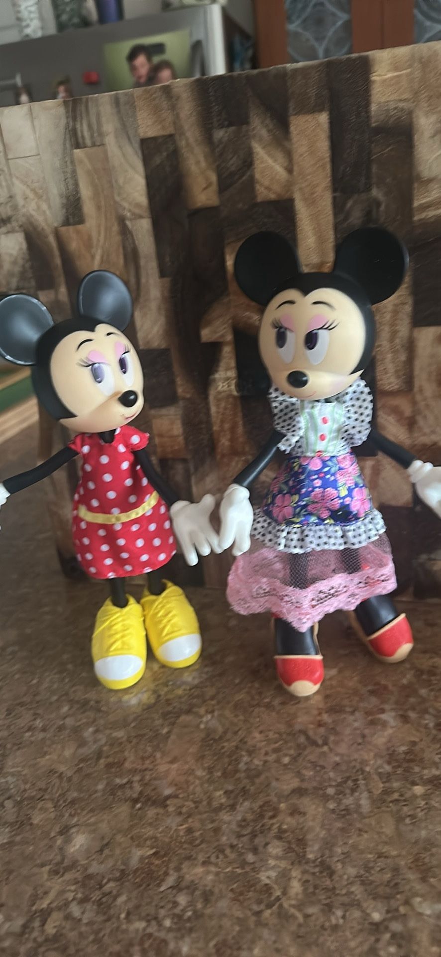 2 Disney Minnie Mouse