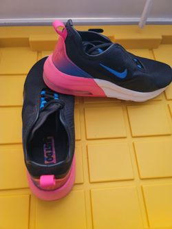Women's Size 10 Nike Air Motion Shoes