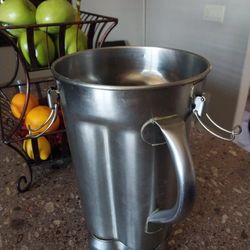 1GL WARING COMMERCIAL STAINLESS  STEEL JAR ONLY NO LID NEW HAS NE2 BLADE