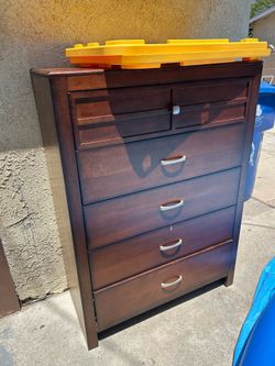 Dresser
