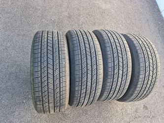 Like new 16" kumho solus tires