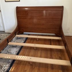Stickley Vintage Mahogany Queen Size Sleigh Bed Frame. Good Condition 