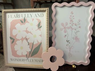 Wall decor for girls bedroom