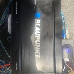 Blaupunkt 3000 Amp 2 12’s With Truck box