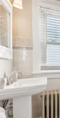 Pedestal Sink With Faucet - Excellent Condition! (bathroom Vanity - Pedestal)