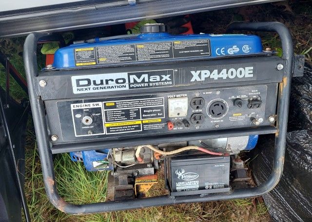 DuroMax XP4400E Gas Generator
