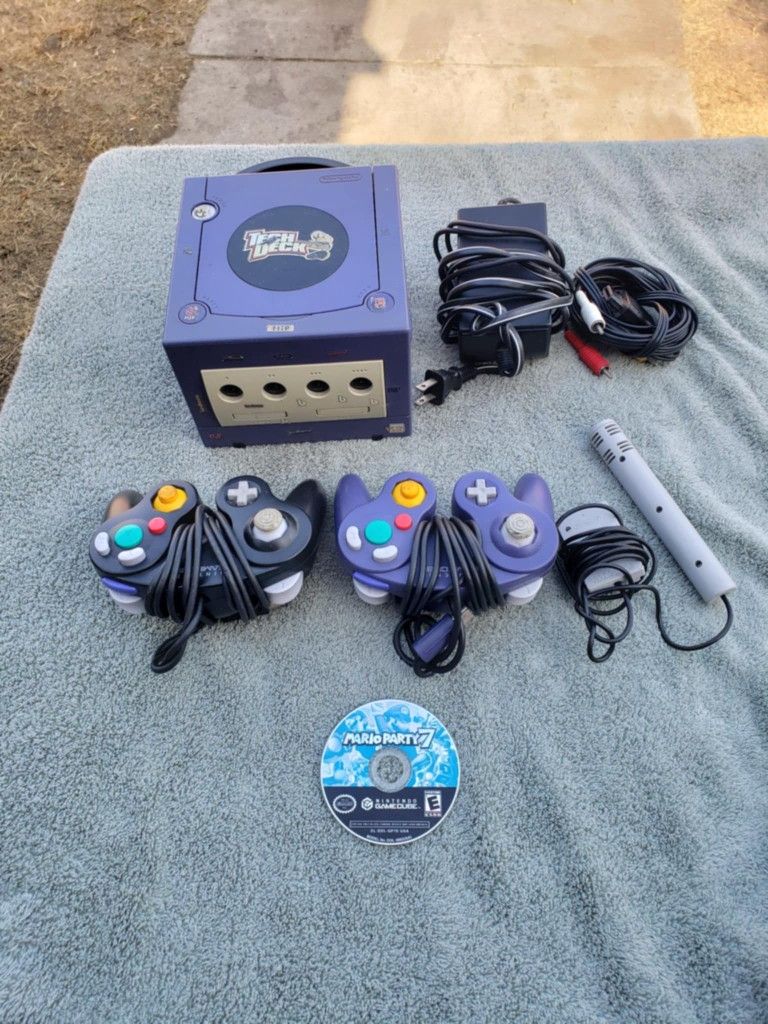 3 Controllers, 1 Mic Controller. 1 Game Mario Kart 7 . All cables, 1 Console GameCube & Power Racing Wheel Brand New In Box Tho $275 all combo