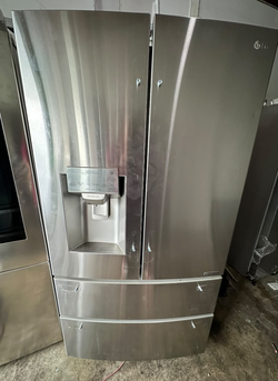 LG 4-Door French Door Fridge with Ice and Water