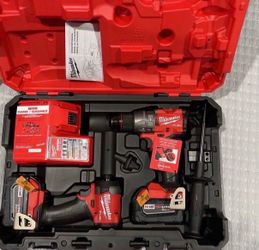 Milwaukee Fuel M18 Drill Set