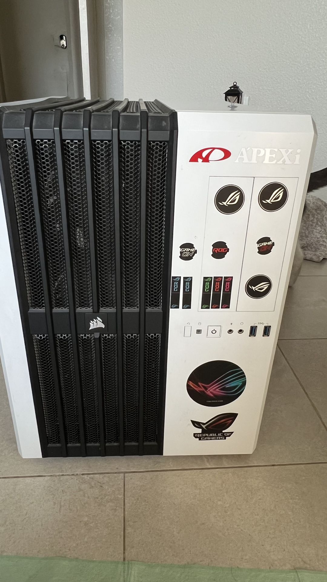 Corsair 540 Case With I5-7600k Asus Rog Z270 Motherboard 