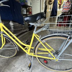 Ladies Yellow Schwinn Collegiate 5/1974, 5 Speed Great Conditions, Comes With Basket 