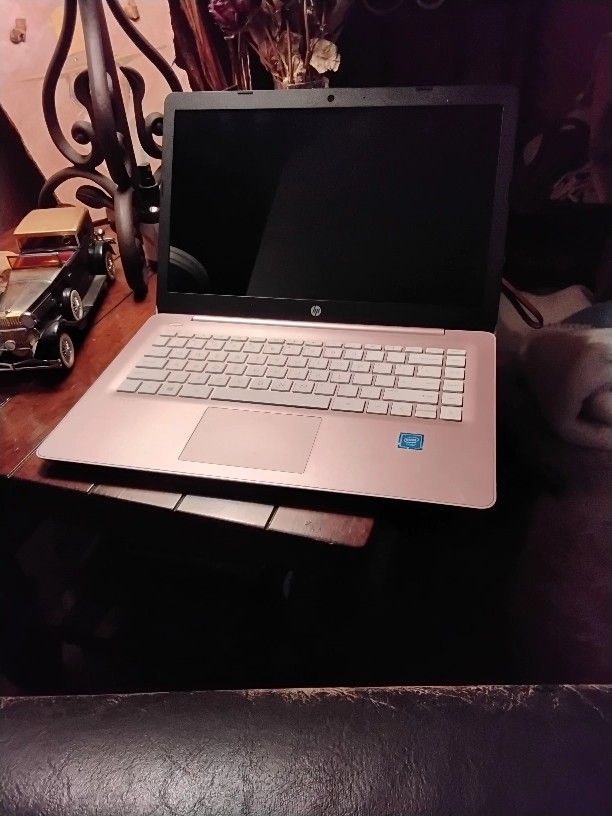  HP Stream 14-inch laptop Rose Pink